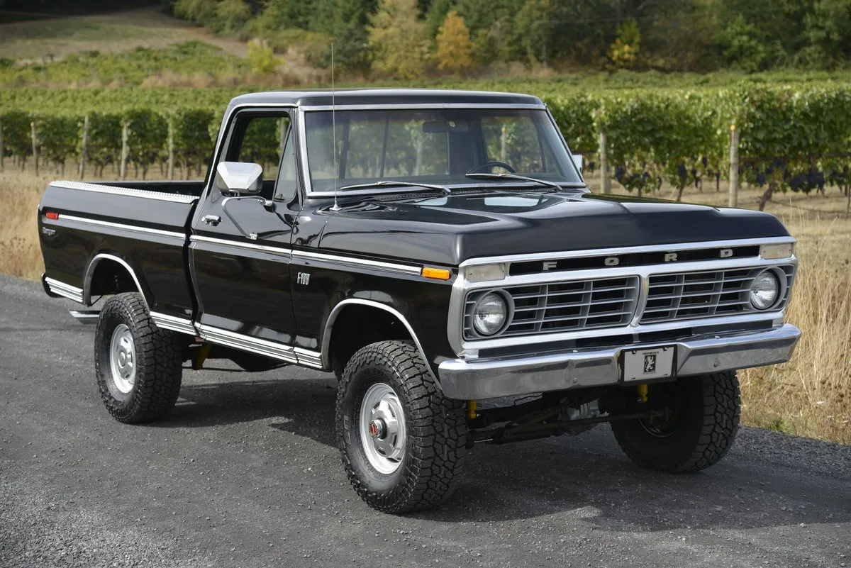 1975 Ford F-100 Ranger 4×4: A Vintage Truck's Timeless Power