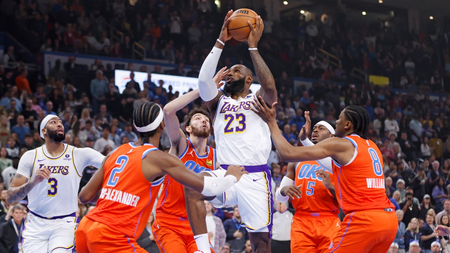 LeBron James scores season-high 40 points in Los Angeles Lakers' win over  Oklahoma City Thunder | CNN