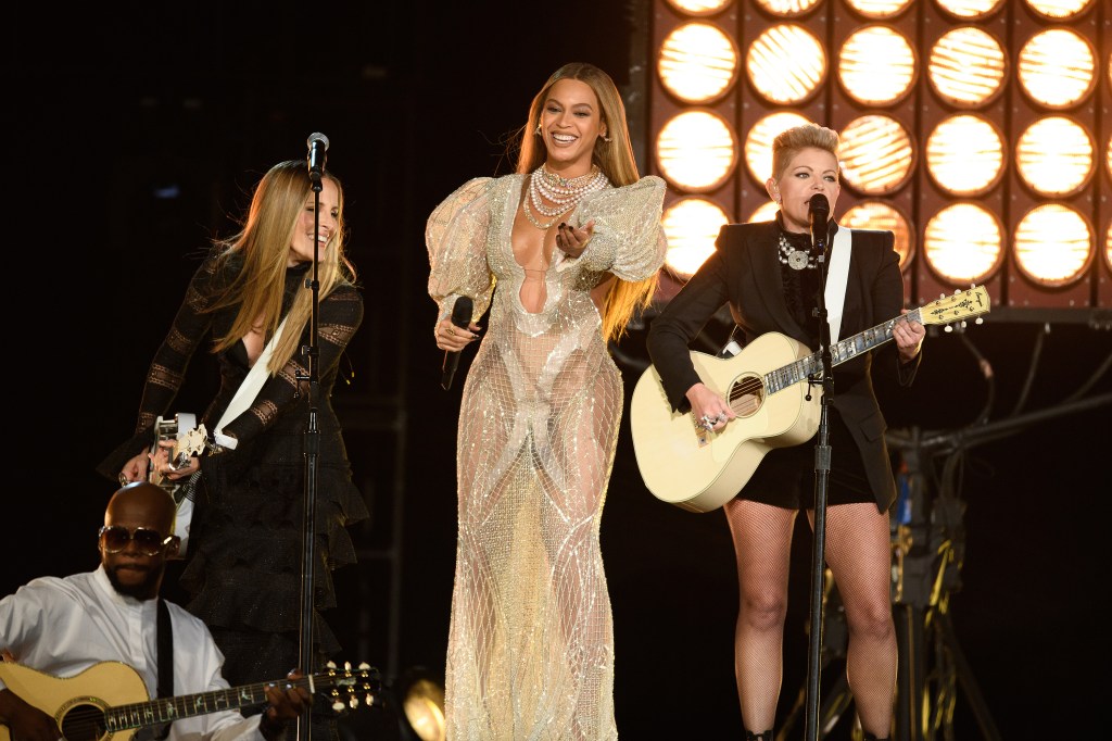 Beyonce at the 50th cma awards