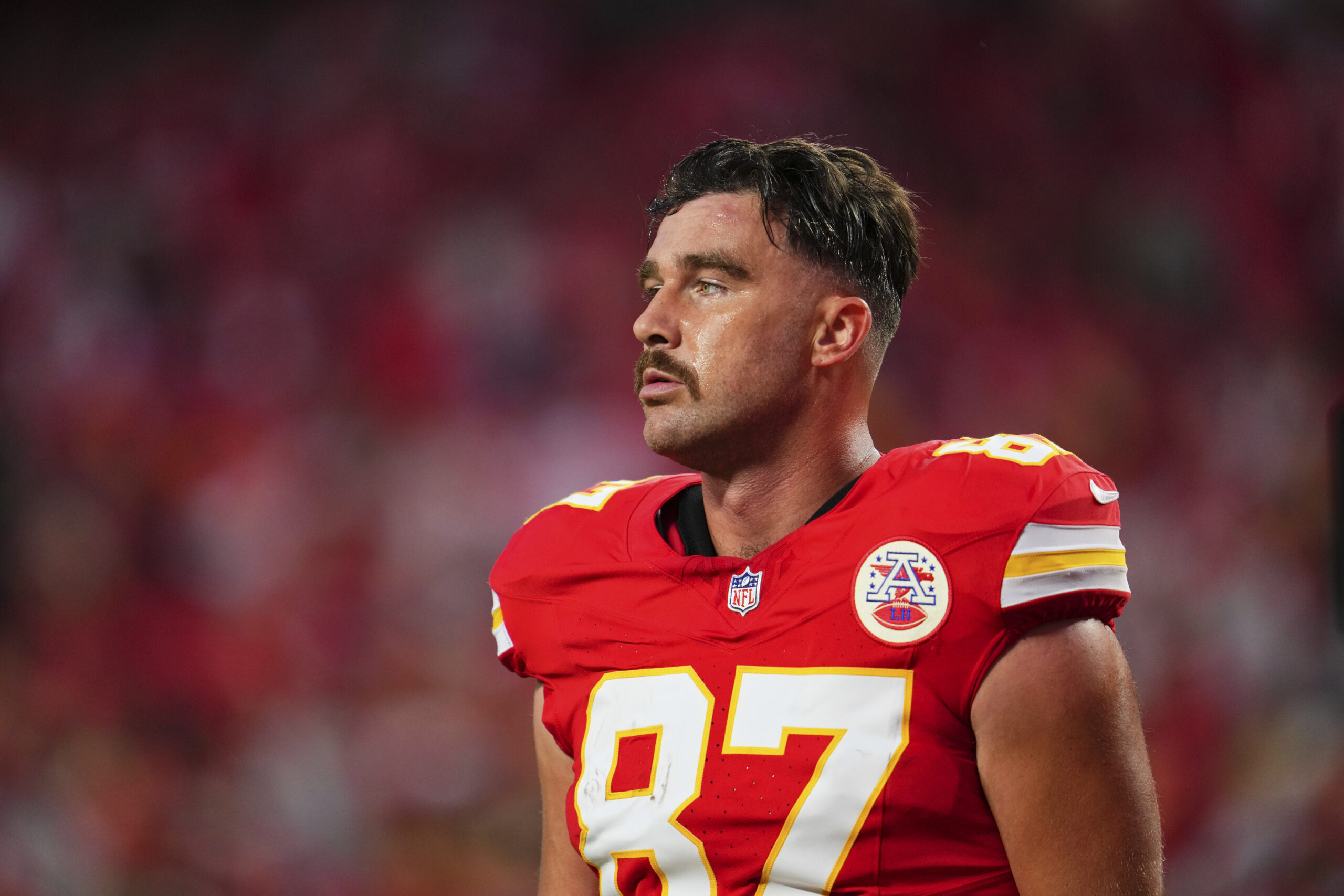 Travis Kelce playing football