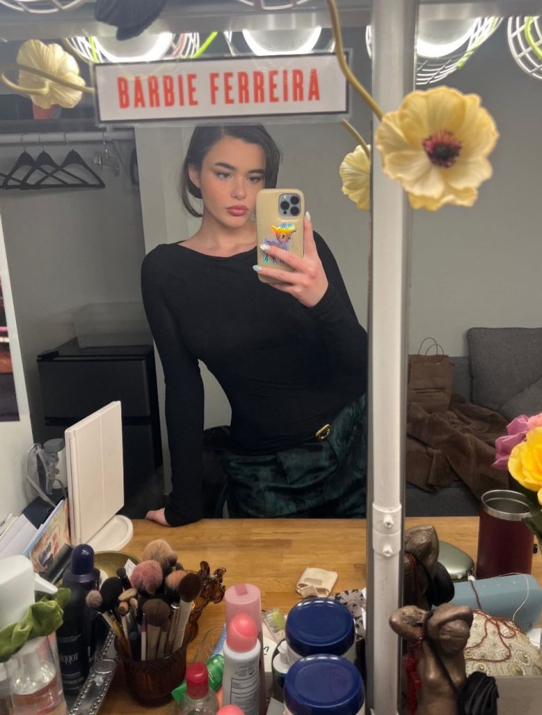 Barbie Ferreira in a slimmed down mirror selfie.