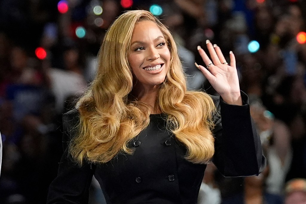 Beyonce at harris rally