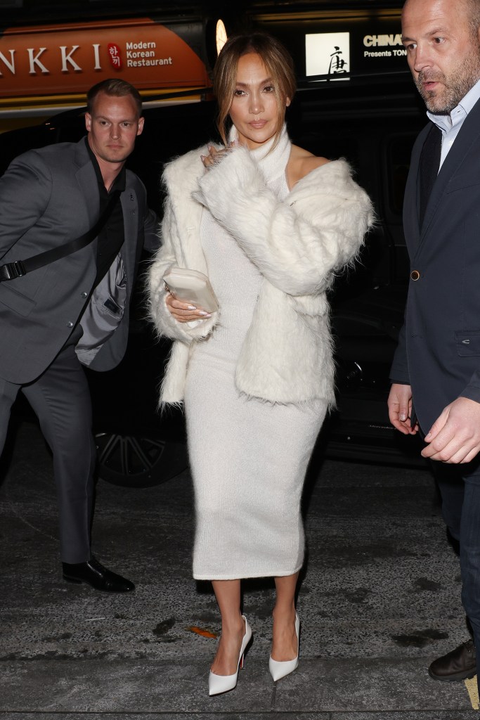 Jennifer Lopez arriving at "Unstoppable" premiere