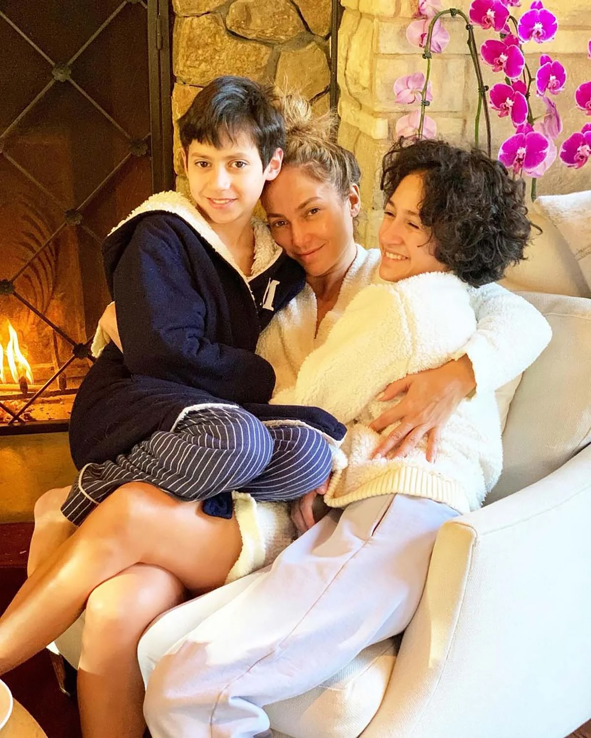 Jennifer Lopez posing for a photo with her twins, Max and Emme