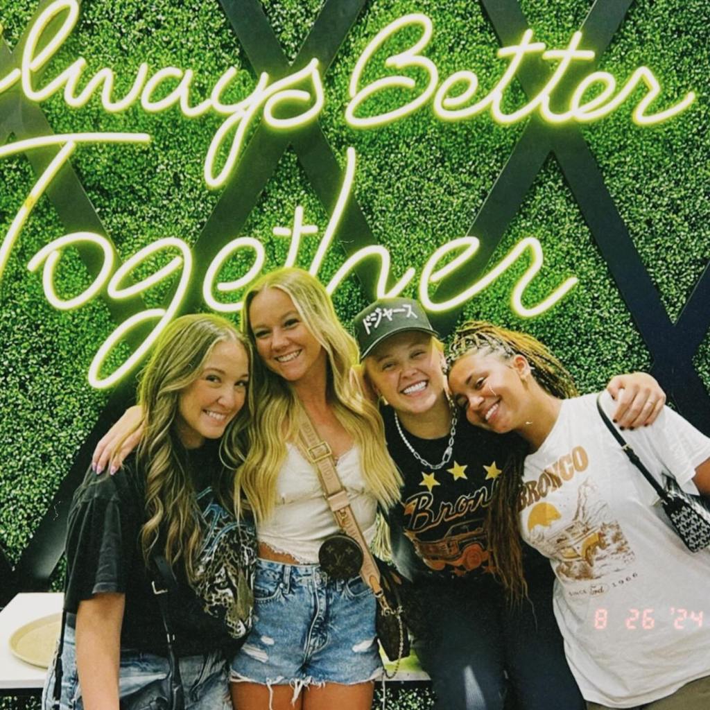 JoJo Siwa with friends and her girlfriend Dakayla Wilson