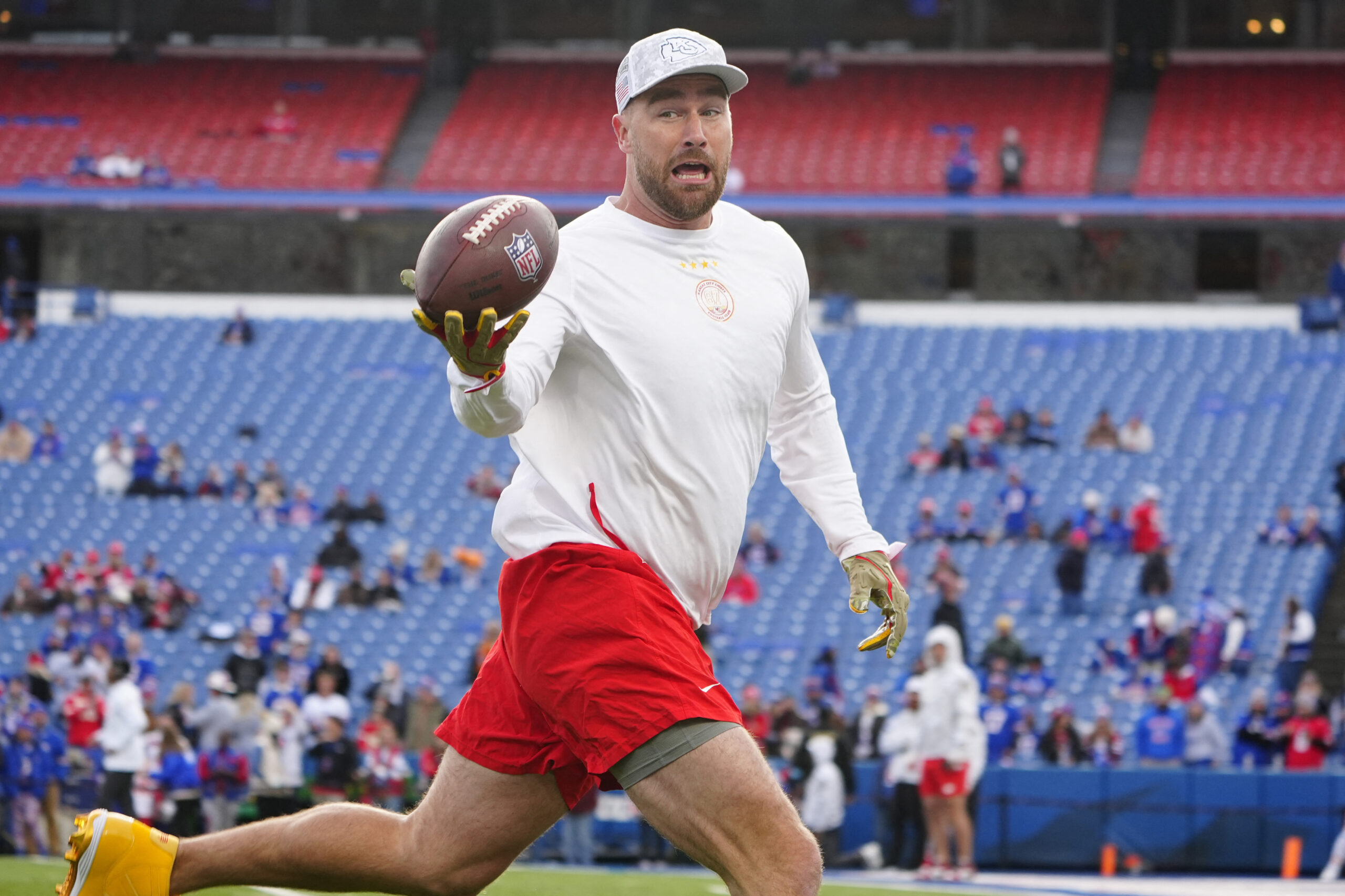 Travis Kelce playing football