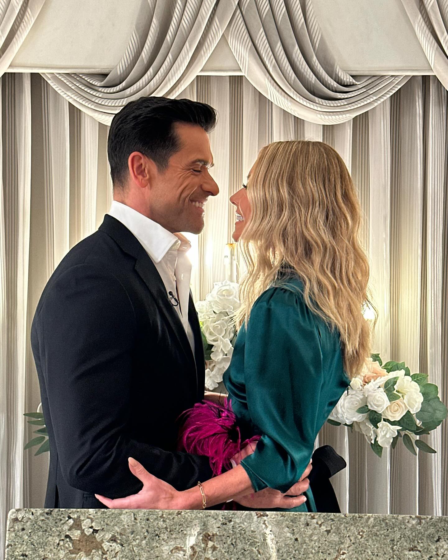 Kelly Ripa and Mark Consuelos recreating their wedding