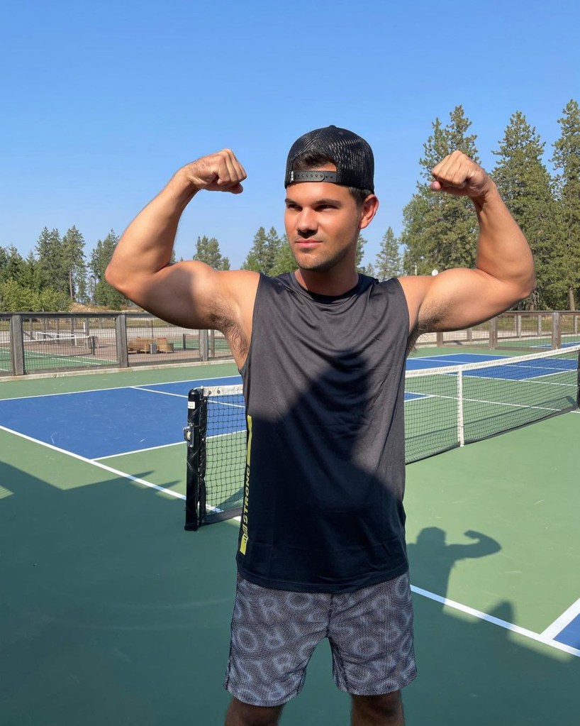 Taylor Lautner flaunts his biceps after critics said he aged "like a raisin."