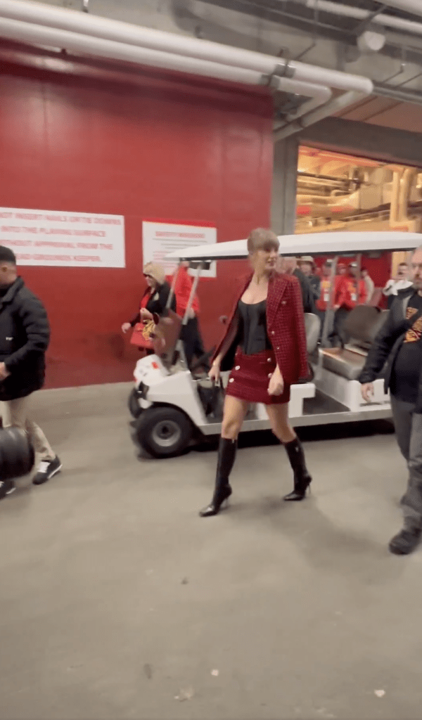 Taylor Swift scolds security guard