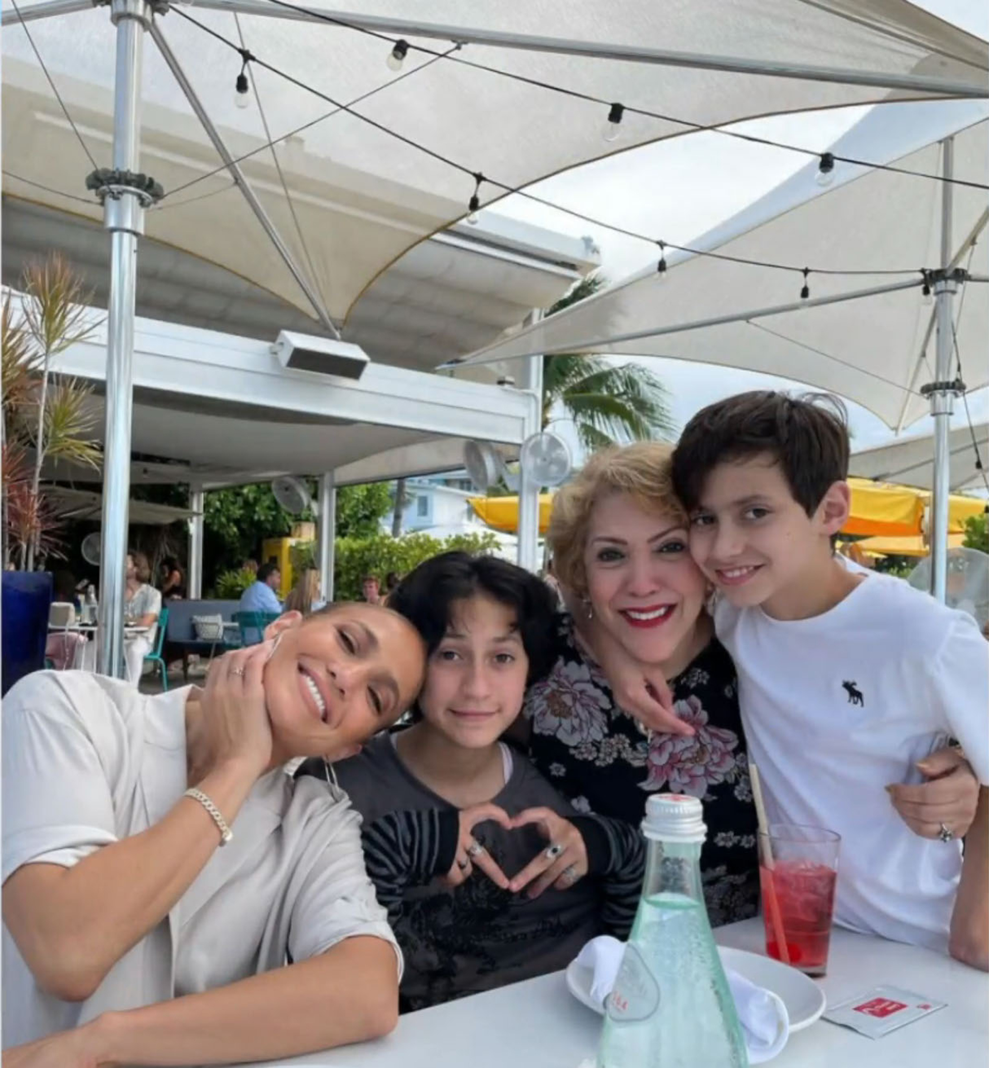 Jennifer Lopez posing for a photo with her mother, Guadalupe Rodriguez, and her twins, Max and Emme