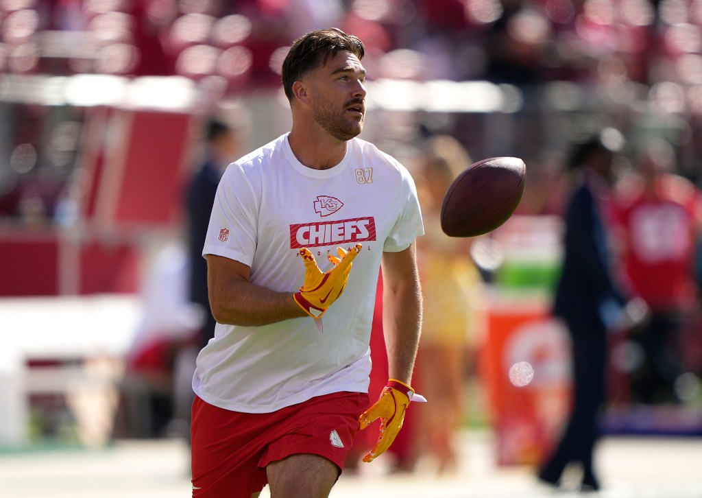 Travis Kelce tossing a football during the Kansas City Chiefs practice