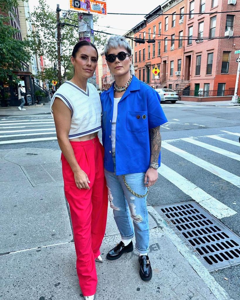 Ashlyn Harris and Ali Krieger pose together.