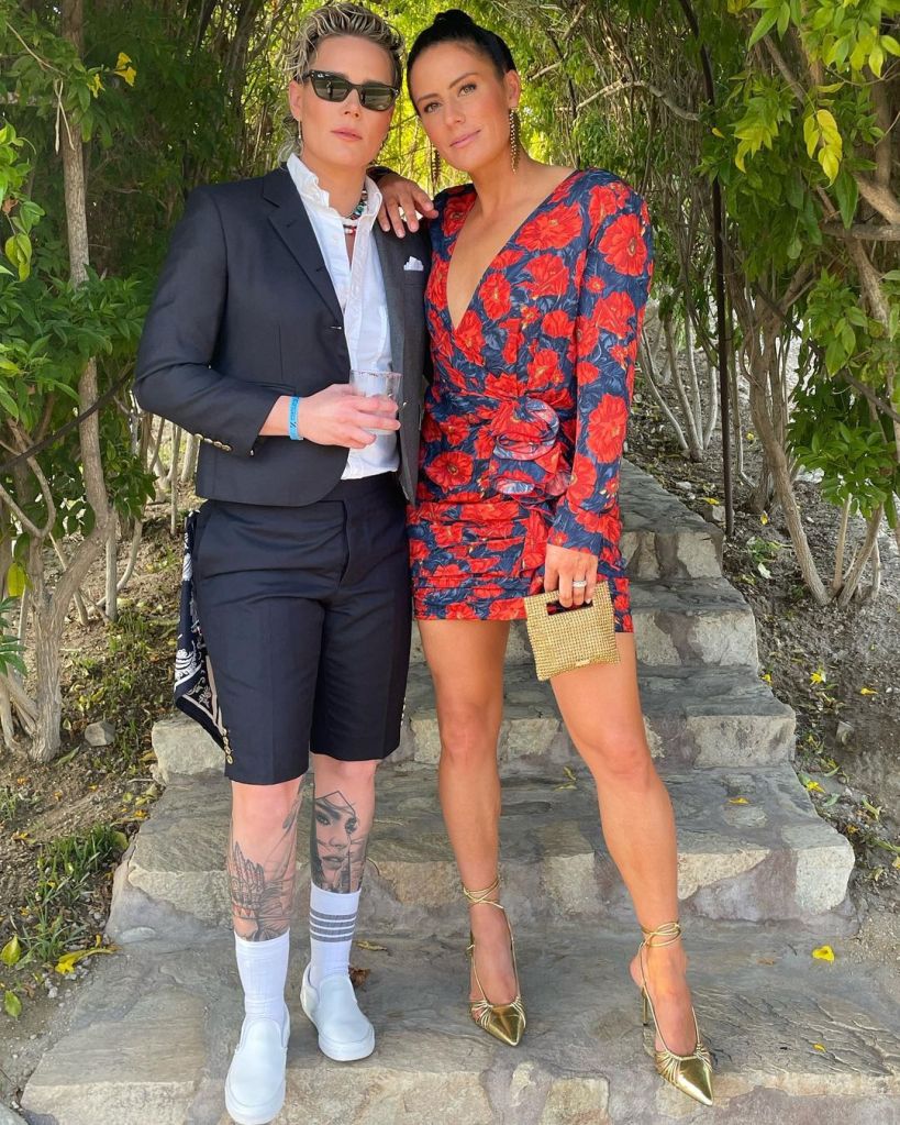 Ashlyn Harris and Ali Krieger pose together.