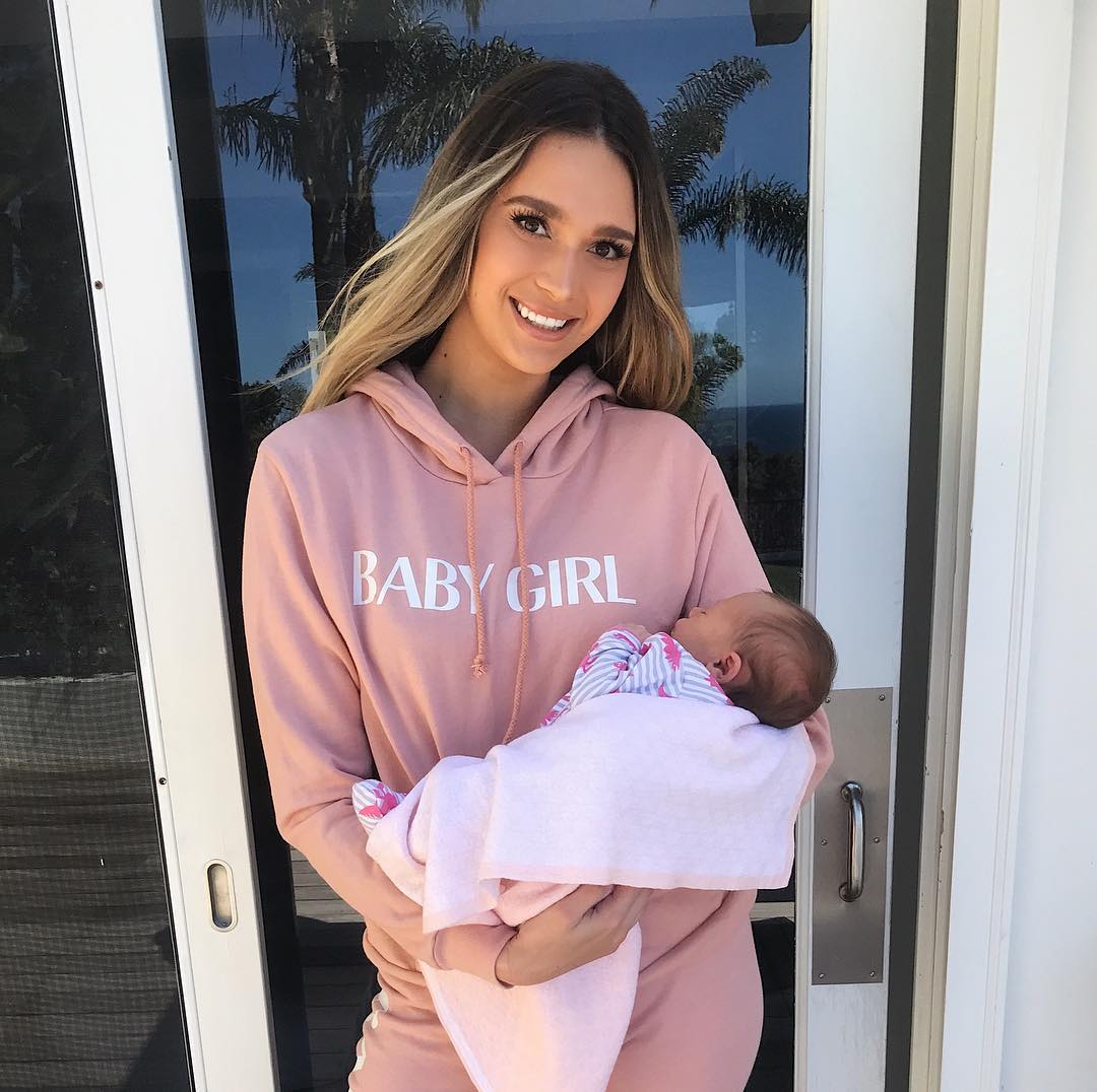 April Love Geary and daughter Mia in March 2018