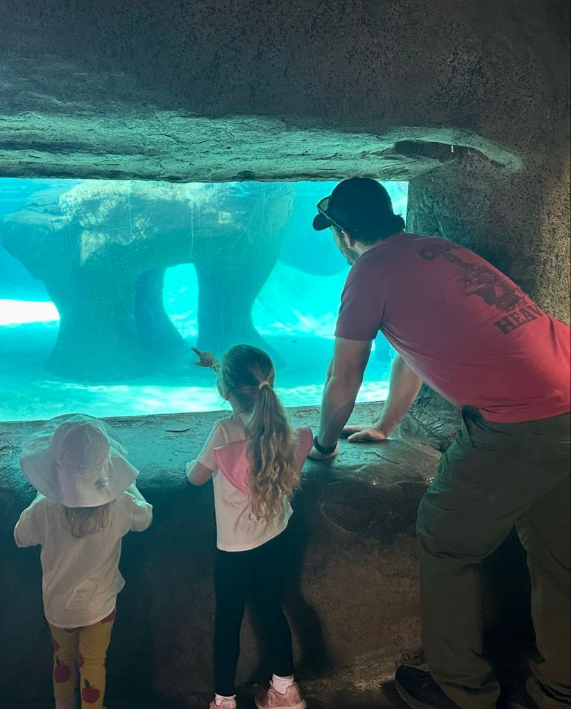 Chris Pratt with daughters at aquarium in Instagram photo