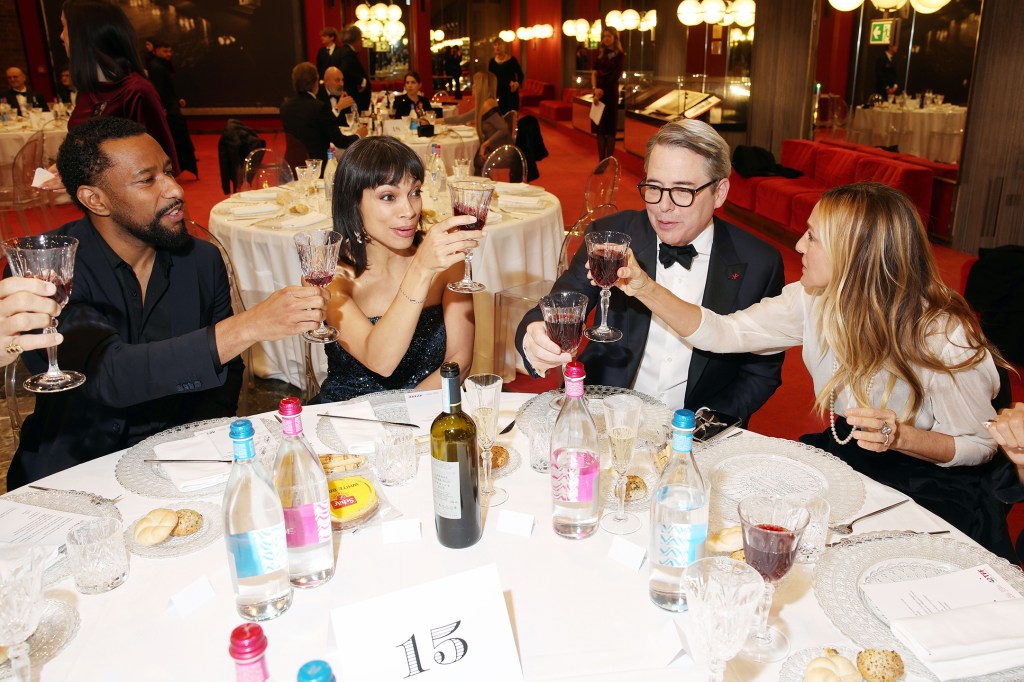 Adama Sanneh, Rosario Dawson, Matthew Broderick and Sarah Jessica Parker sitting at a table with wine glasses at the 42nd Torino Film Festival 2024 Opening Dinner in Turin, Italy