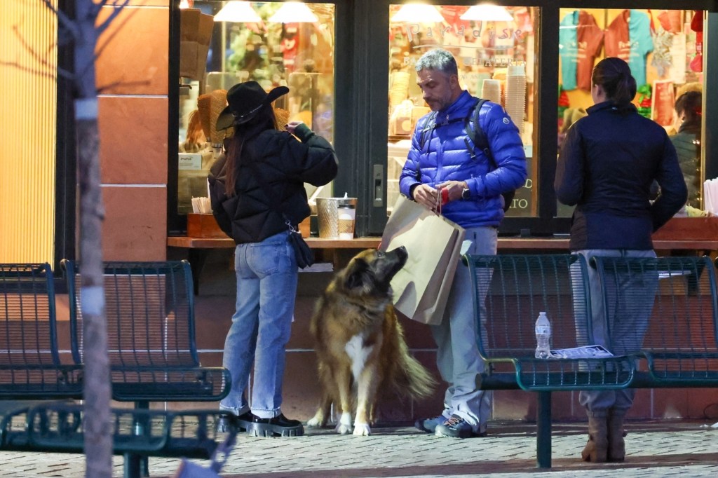 Kyle Richards and Mauricio Umansky stop for coffee in Aspen, Colo., on Saturday.