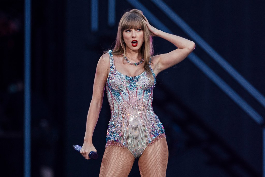 Taylor Swift on stage