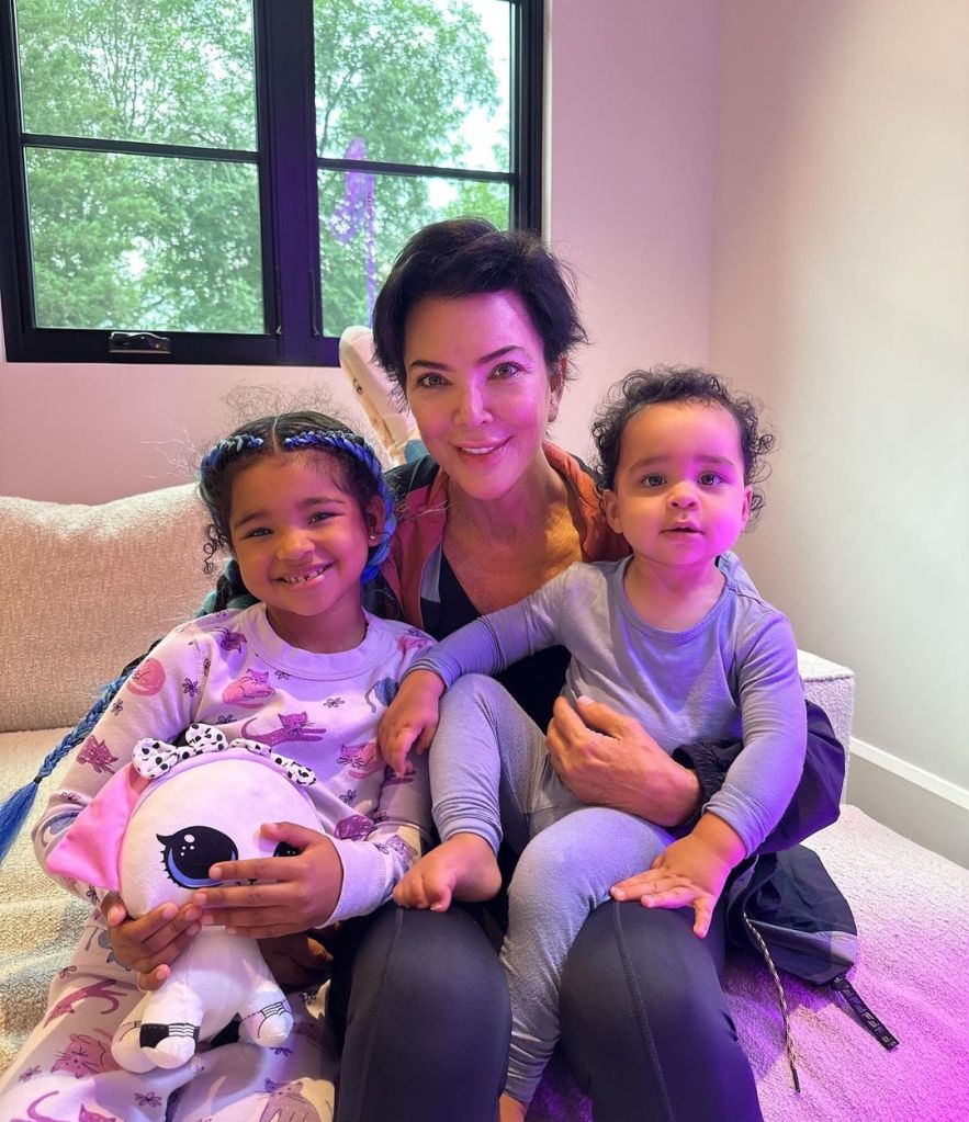 Kris jenner with true and tatum thompson