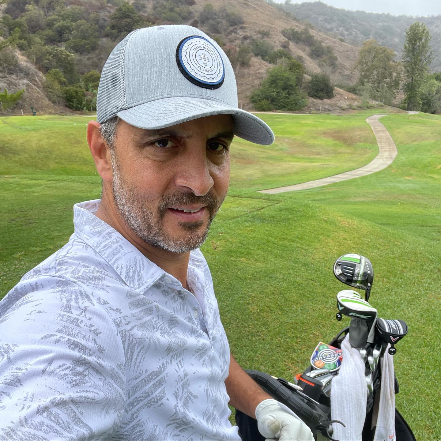 Mauricio Umansky golfing