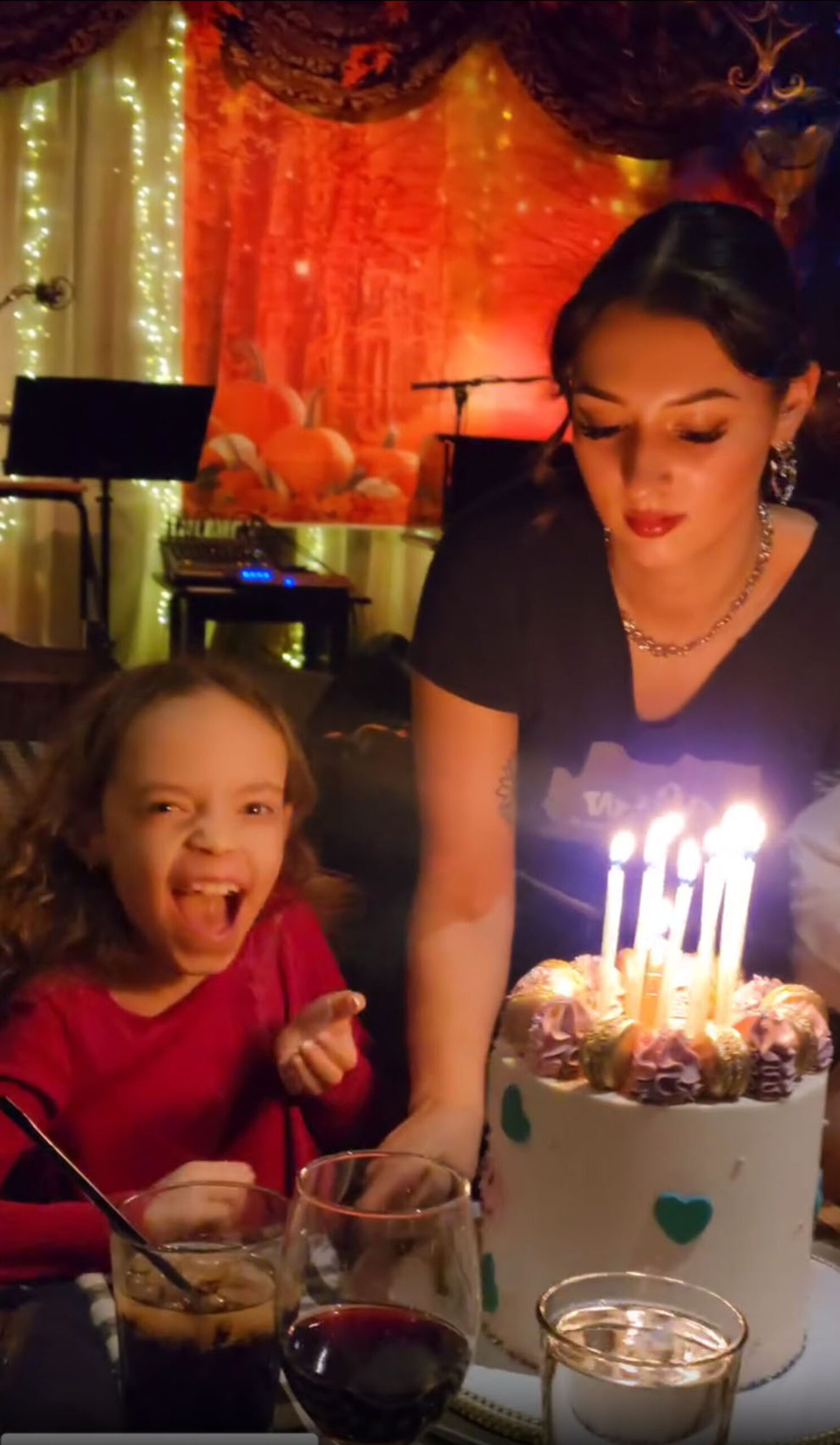 Ice-T and Coco Austin's daughter chanel getting a cake