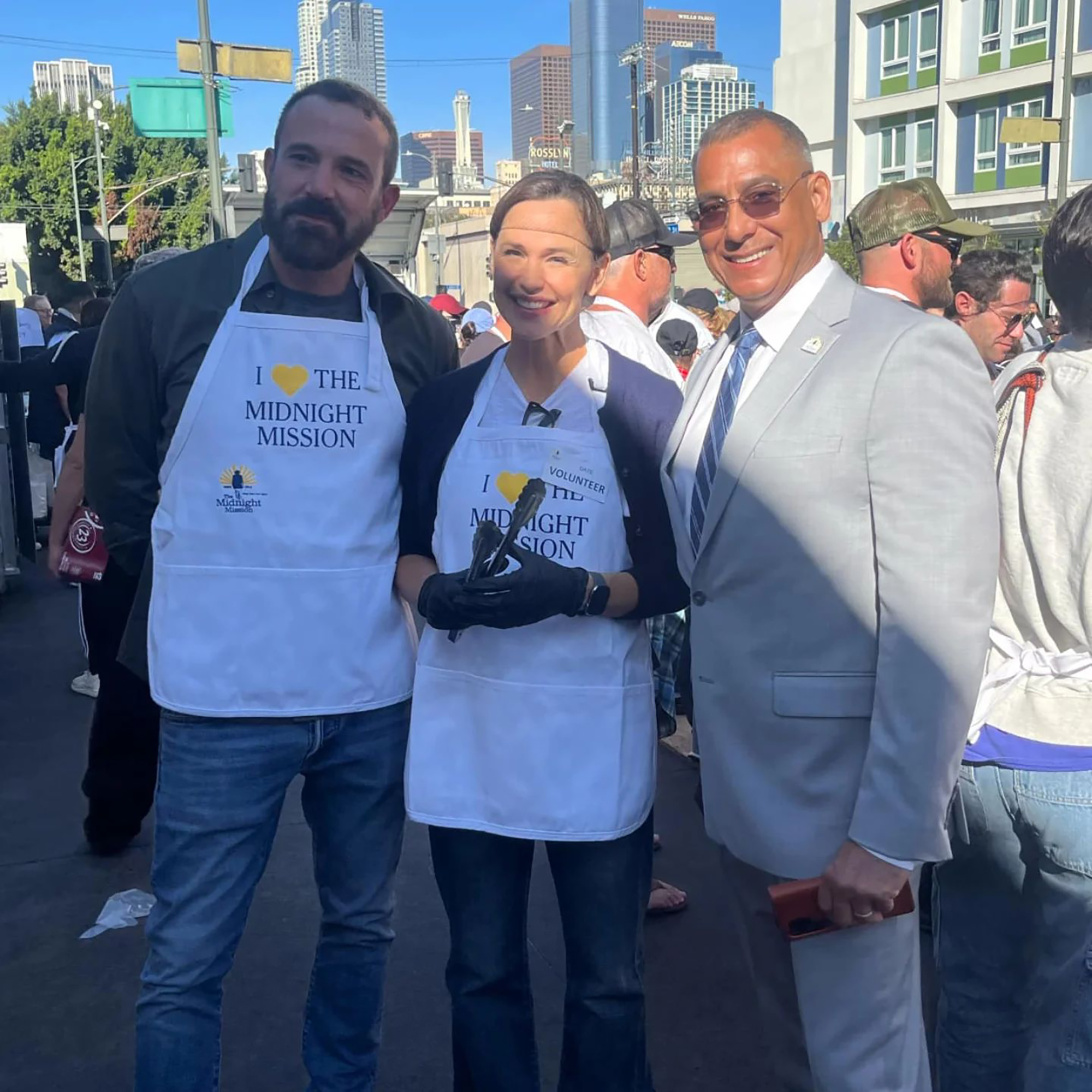 Jennifer Garner and Ben Affleck feeding the homeless.