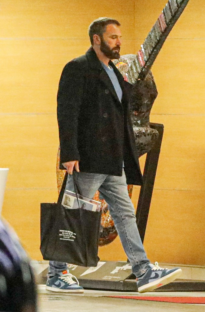 Ben affleck with a tote bag