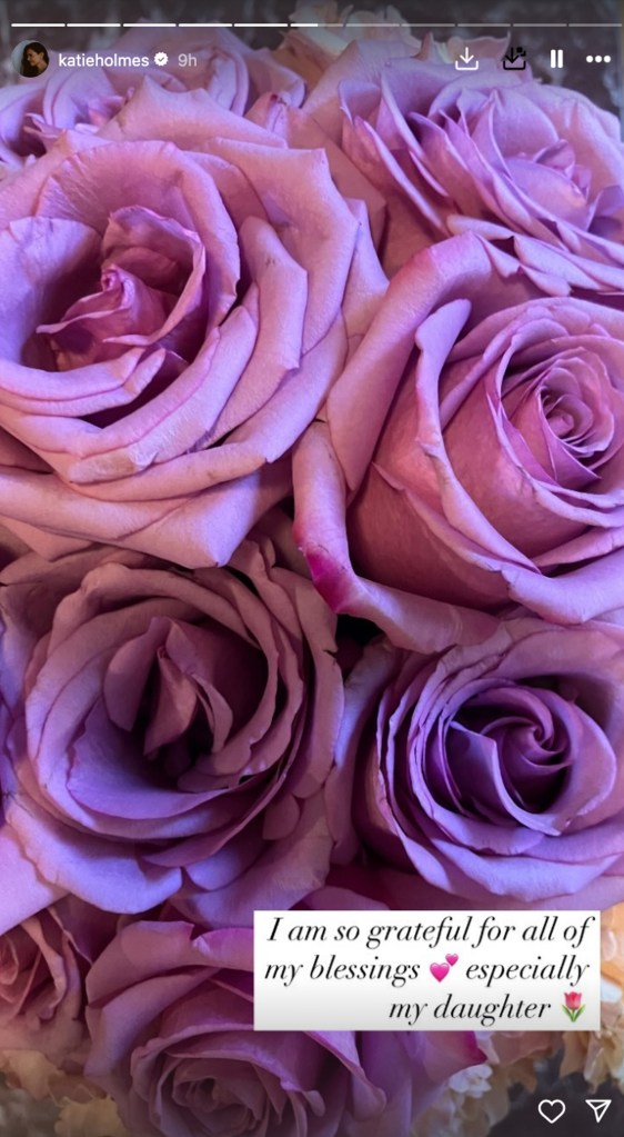 Roses sent to Katie Holmes by Suri Cruise