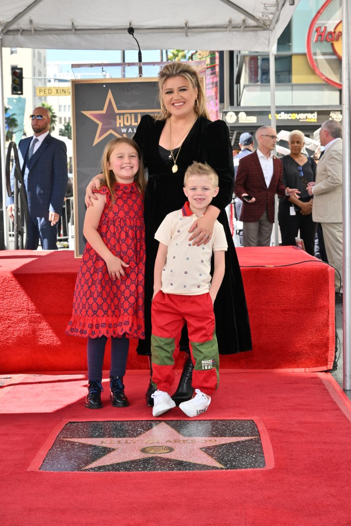 Kelly Clarkson and kids at September 2022 Hollywood Walk of Fame