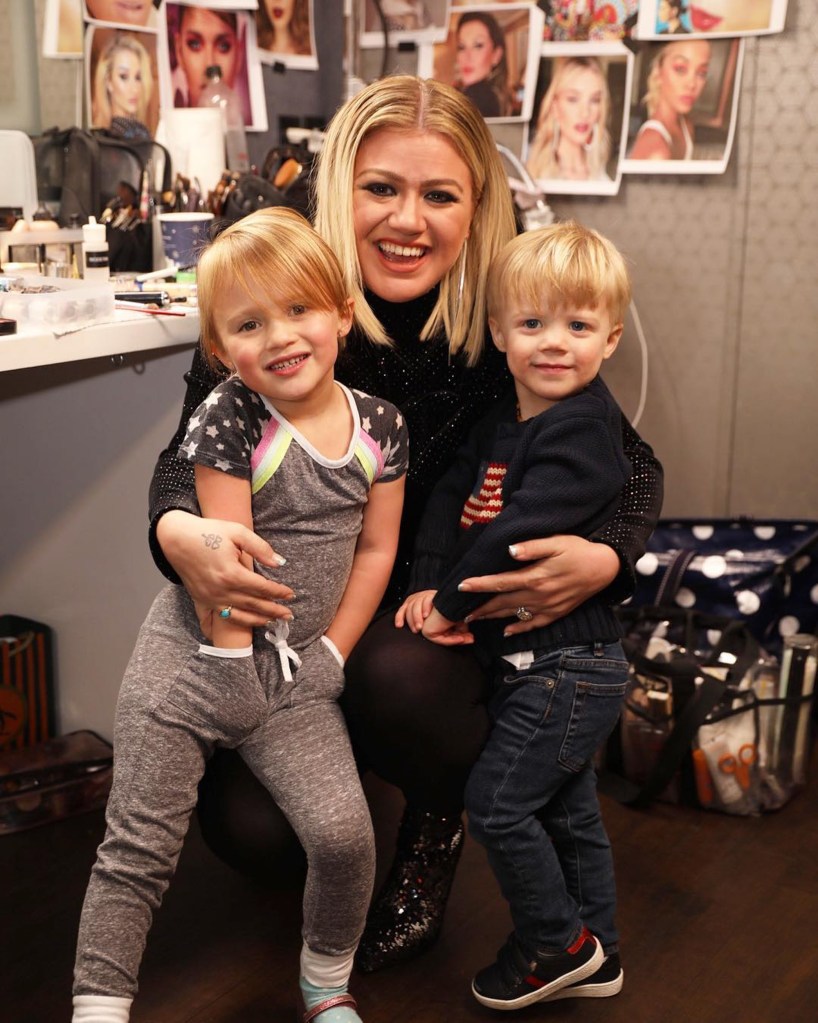 Kelly Clarkson and kids via Instagram