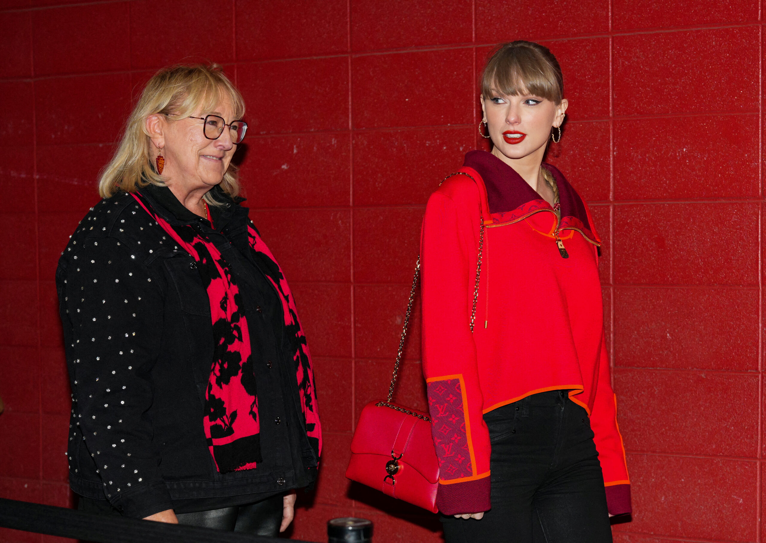 Taylor Swift and Donna Kelce.