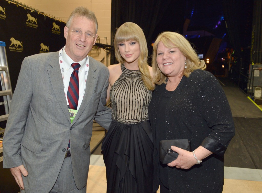 Taylor Swift poses with her parents, Andrea and Scott.