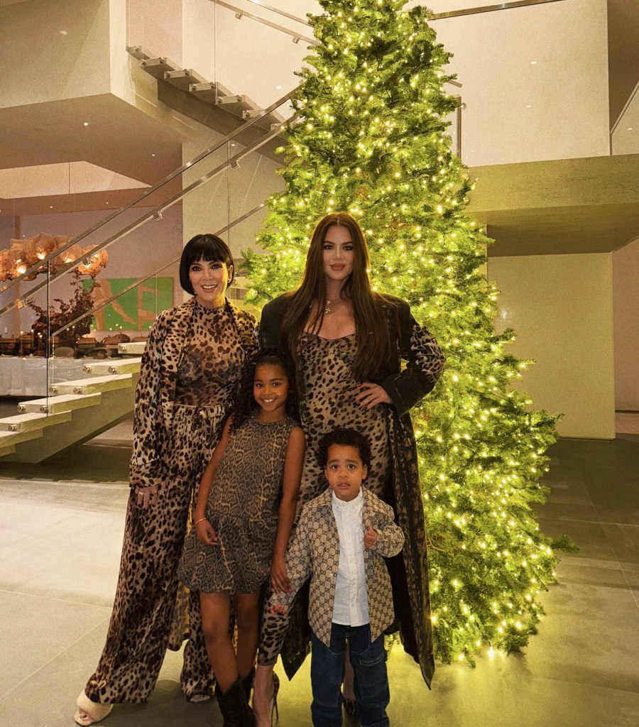 Khloe kardashian, kris jenner, tatum and true thompson