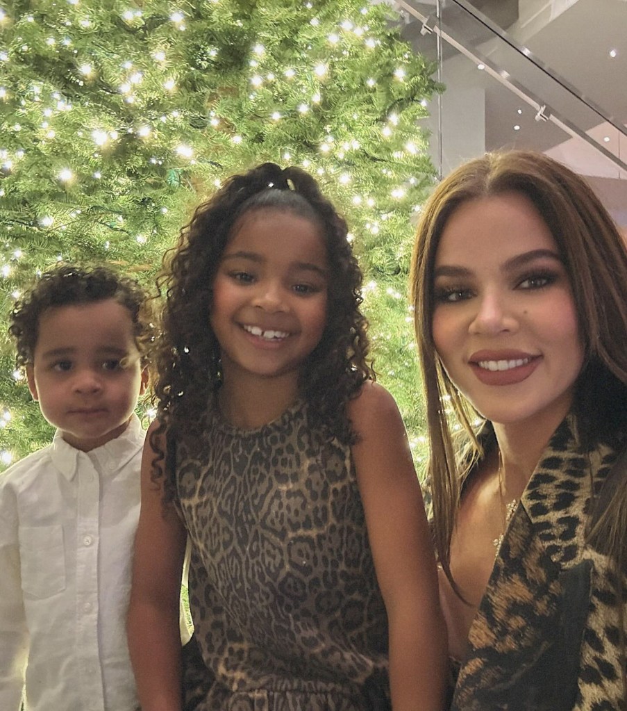 Khloe kardashian with her kids