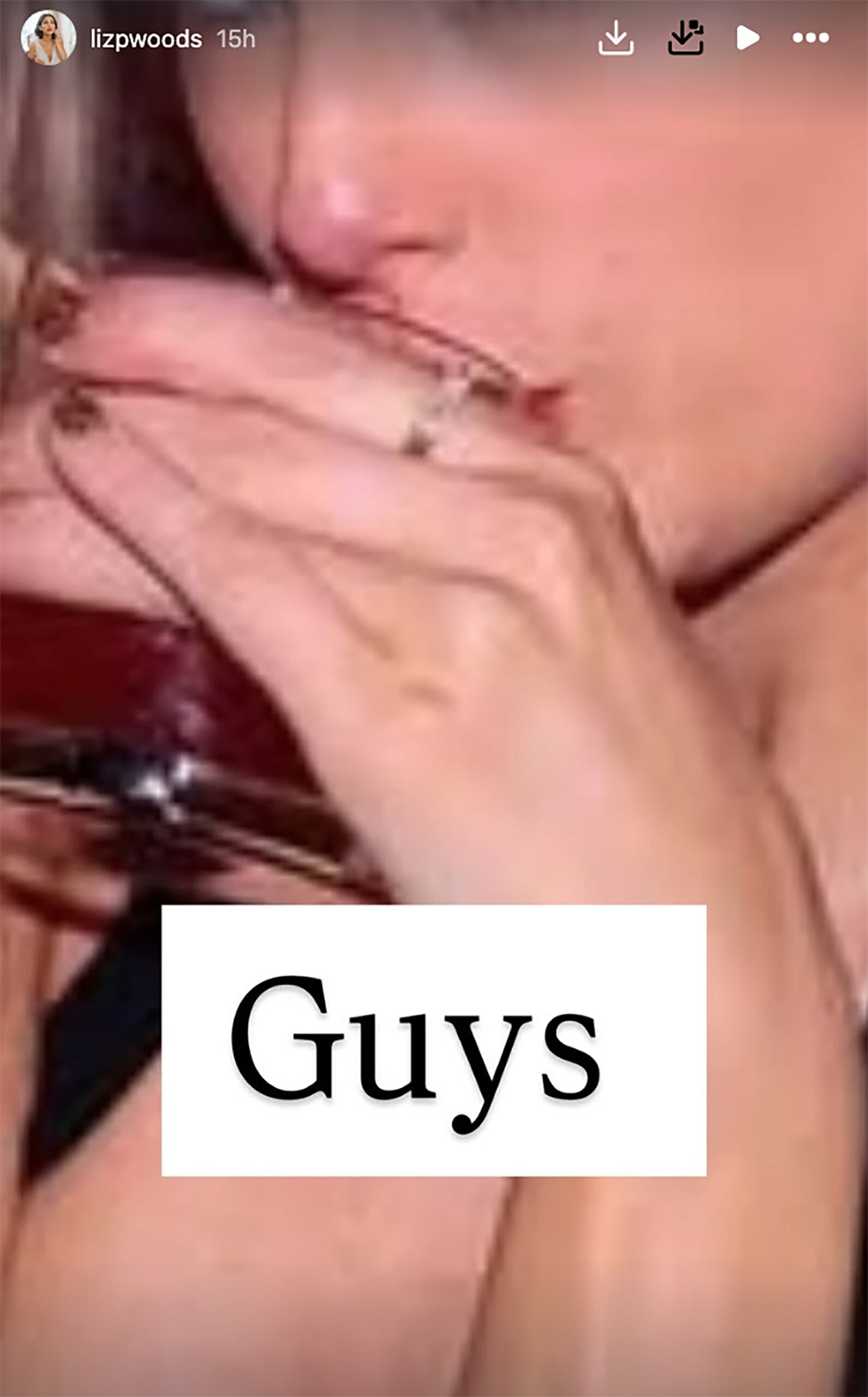 A fan zooming in on Taylor Swift's ring finger.