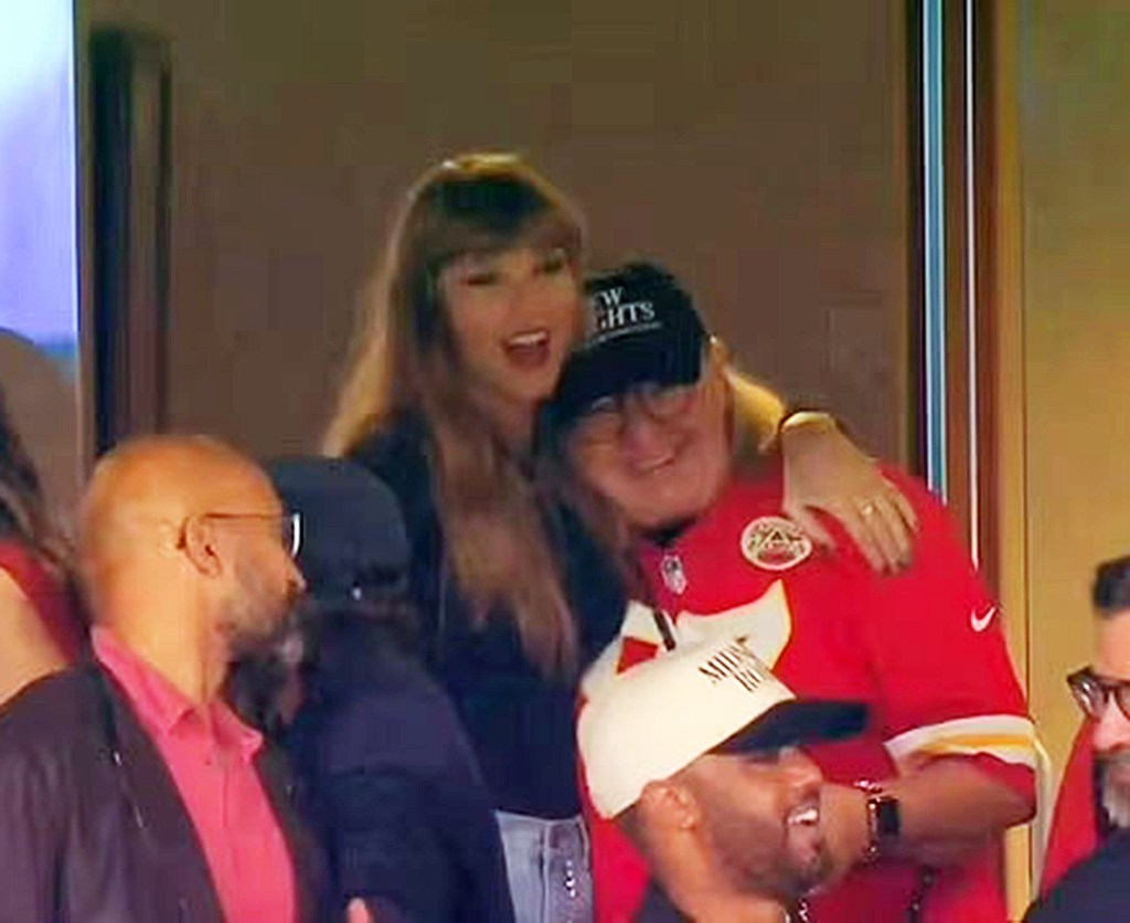 Taylor Swift and Donna Kelce cheer on Travis Kelce at an NFL game