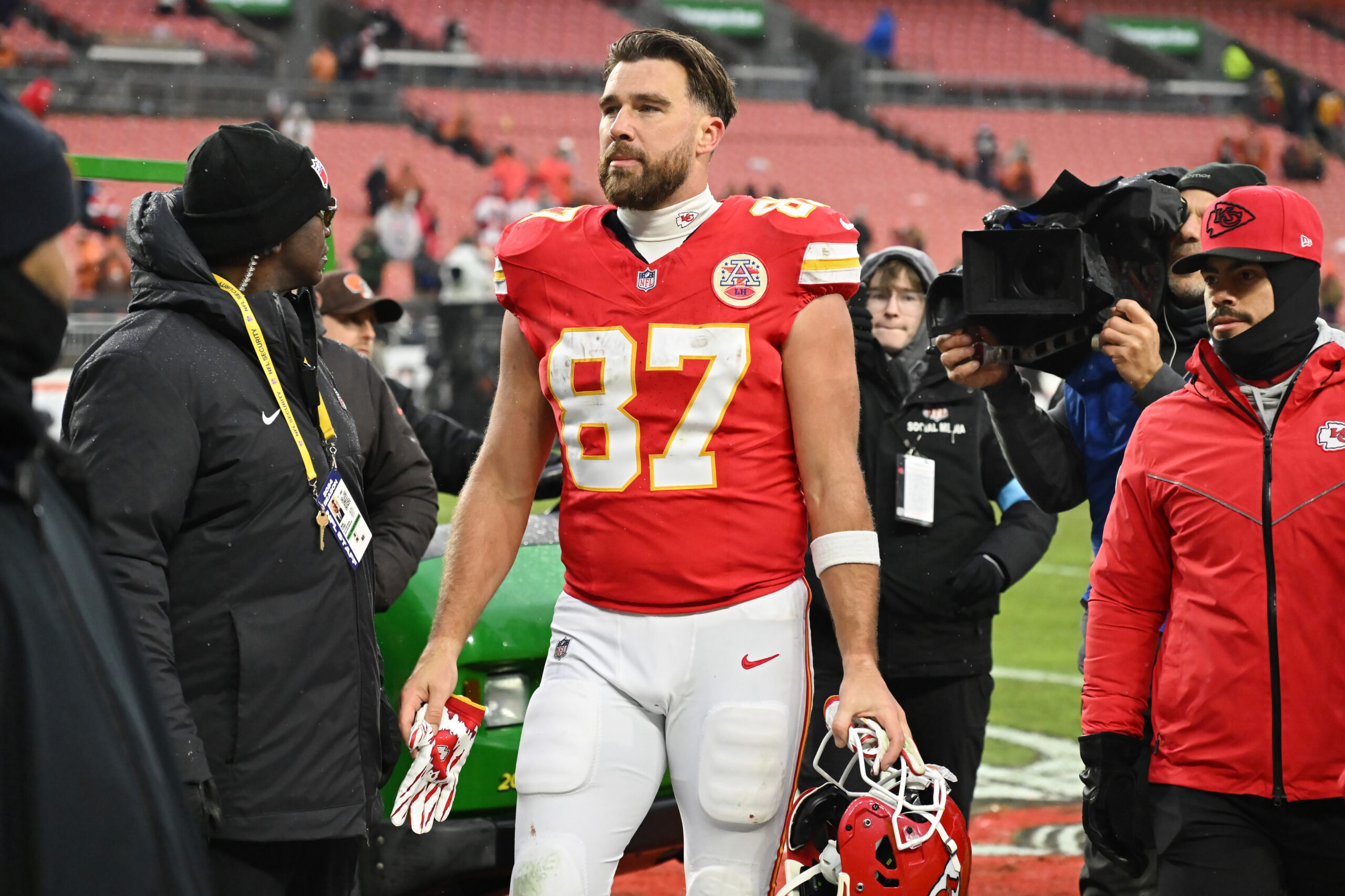 Travis Kelce in NFL uniform.