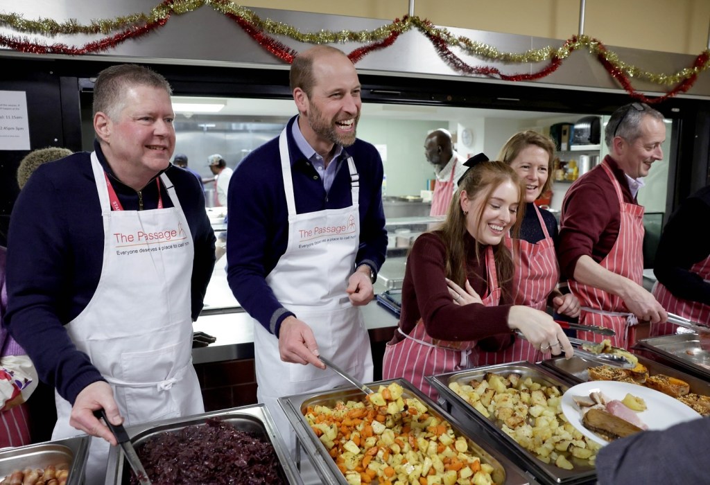 Prince William rocked his beard while serving lunch at The Passage charity organization in London on Thursday.