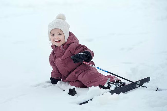 Princess Estelle of Sweden skiing in 2015