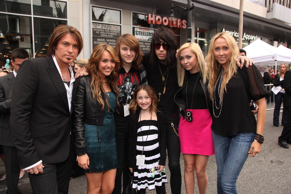 Braison Cyrus, Brandi Cyrus, Trace Cyrus, Tish Cyrus, Noah Cyrus, Billy Ray Cyrus and Miley Cyrus