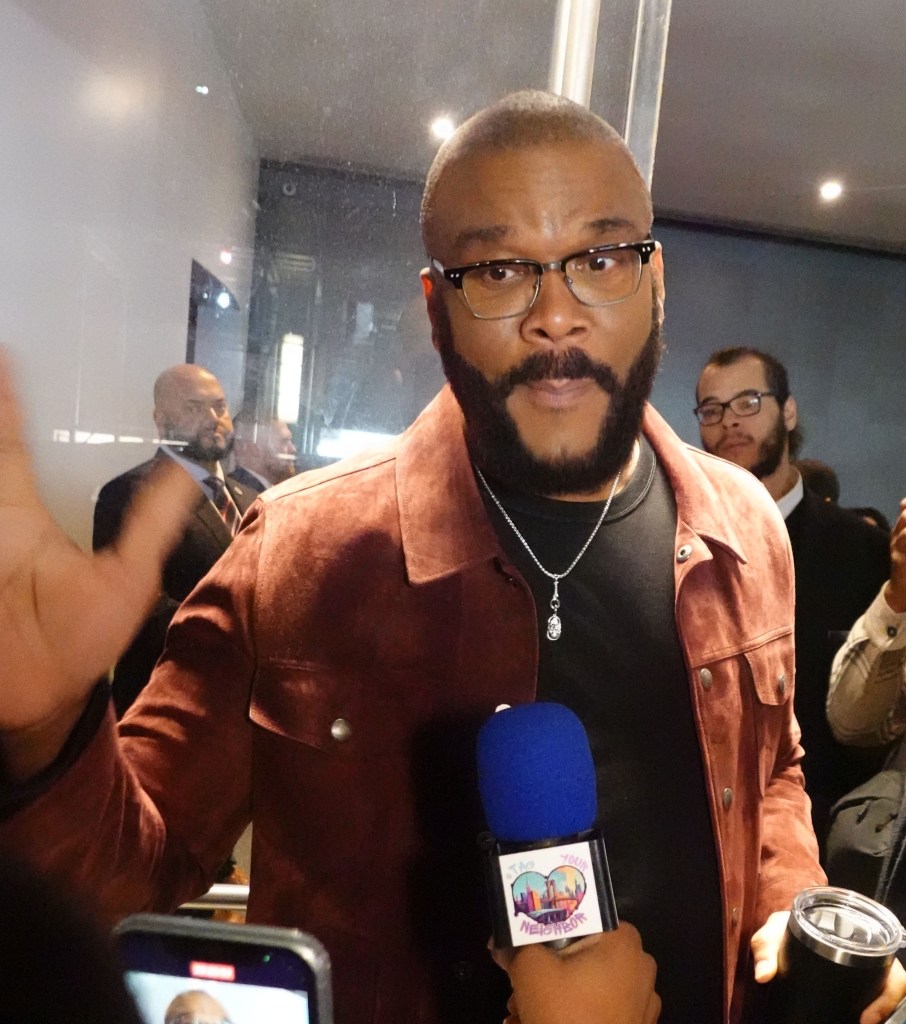 Tyler Perry and Kerry Washington make a striking entrance at the SAG-AFTRA event in New York City.