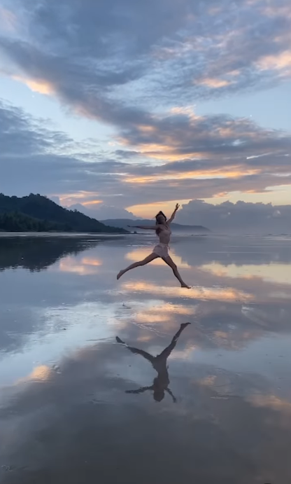 Gisele Bündchen leaping.