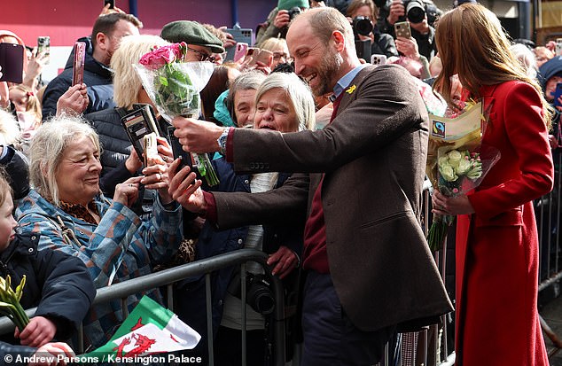 A beaming will and Kate during their visit to Pontypridd Market this afternoon, as they chatted with wellwishers