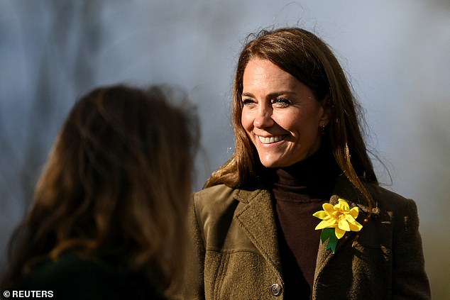 Kate  was the image of elegance as she swapped out her scarlet coat for a green blazer this afternoon