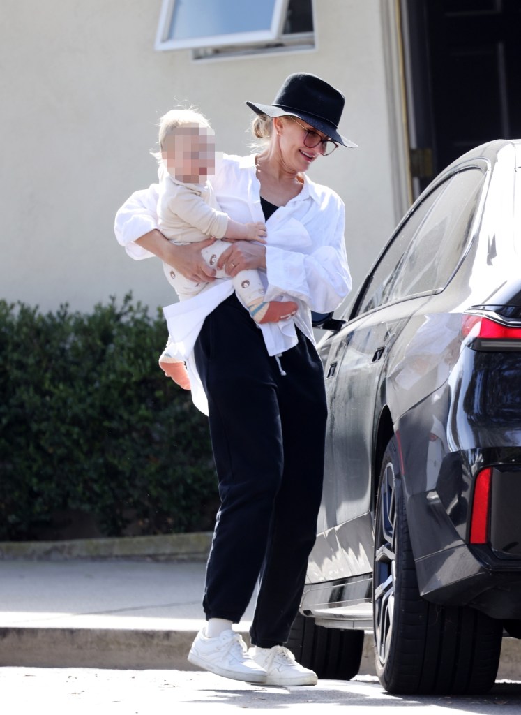 Cameron Diaz carrying her son