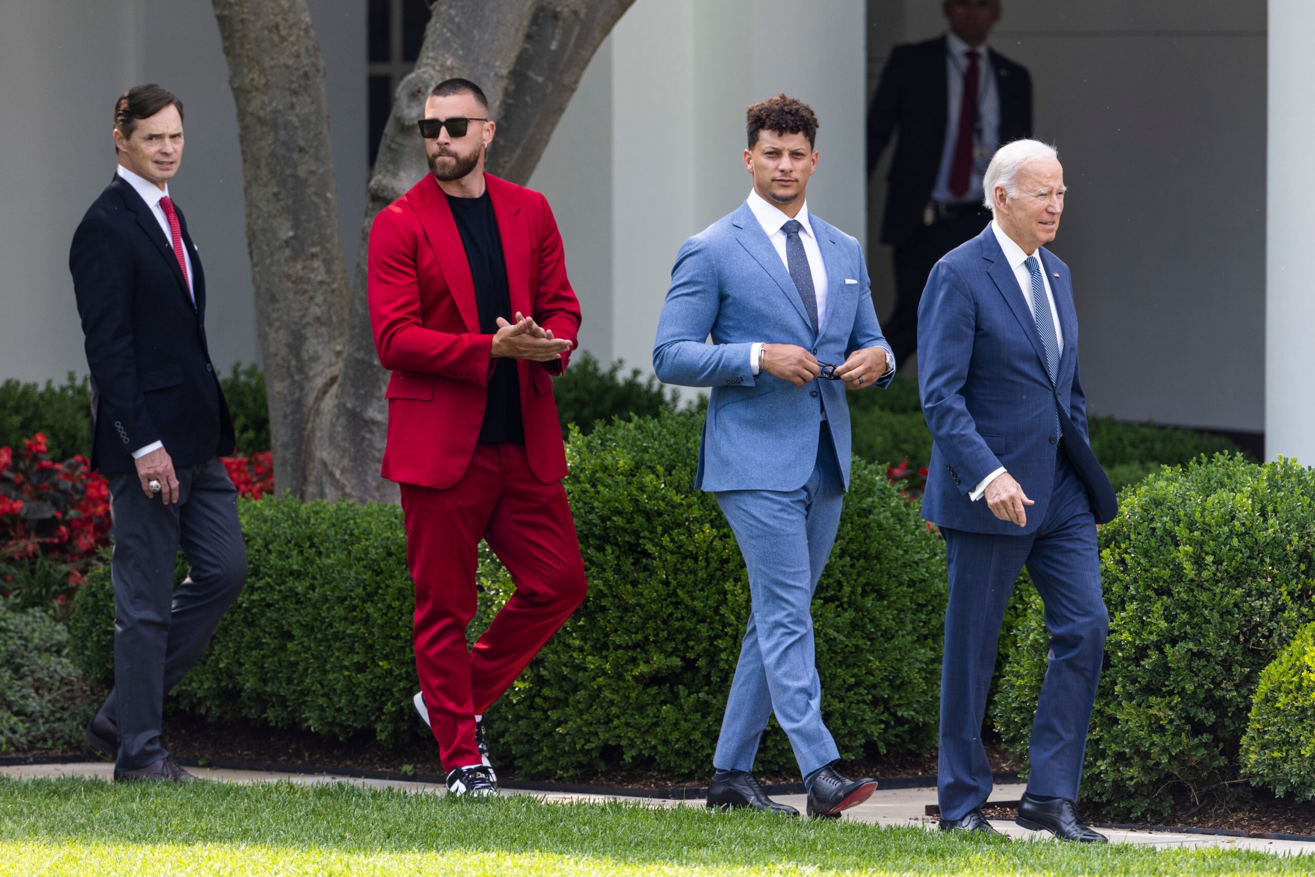 Travis Kelce, Patrick Mahomes and Joe Biden walking.