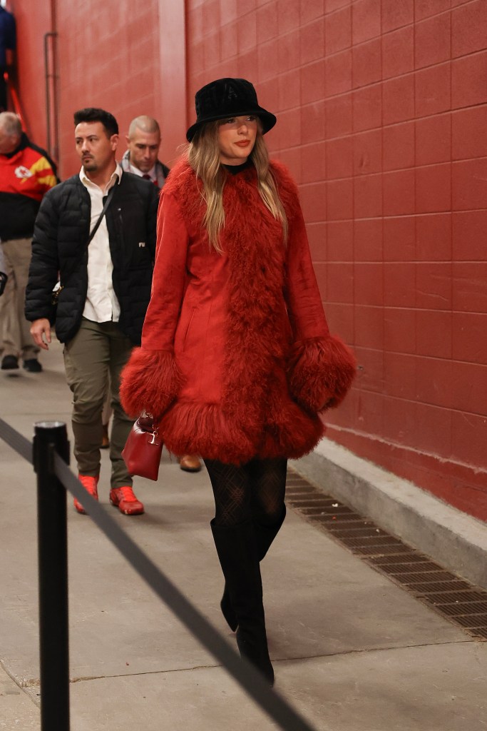 Taylor swift red coat dec 21